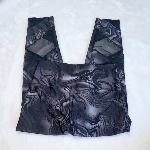 PINK Ultimate Marble Mesh Shine Leggings! - Picture 6 of 6